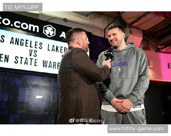 日本性感女星昨日现身湖人主场穿东契奇球衣引发热议