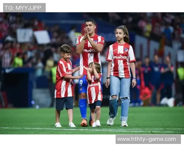 苏亚雷斯被印度小女孩穿裆瞬间引发外网热议震惊表情成热门话题